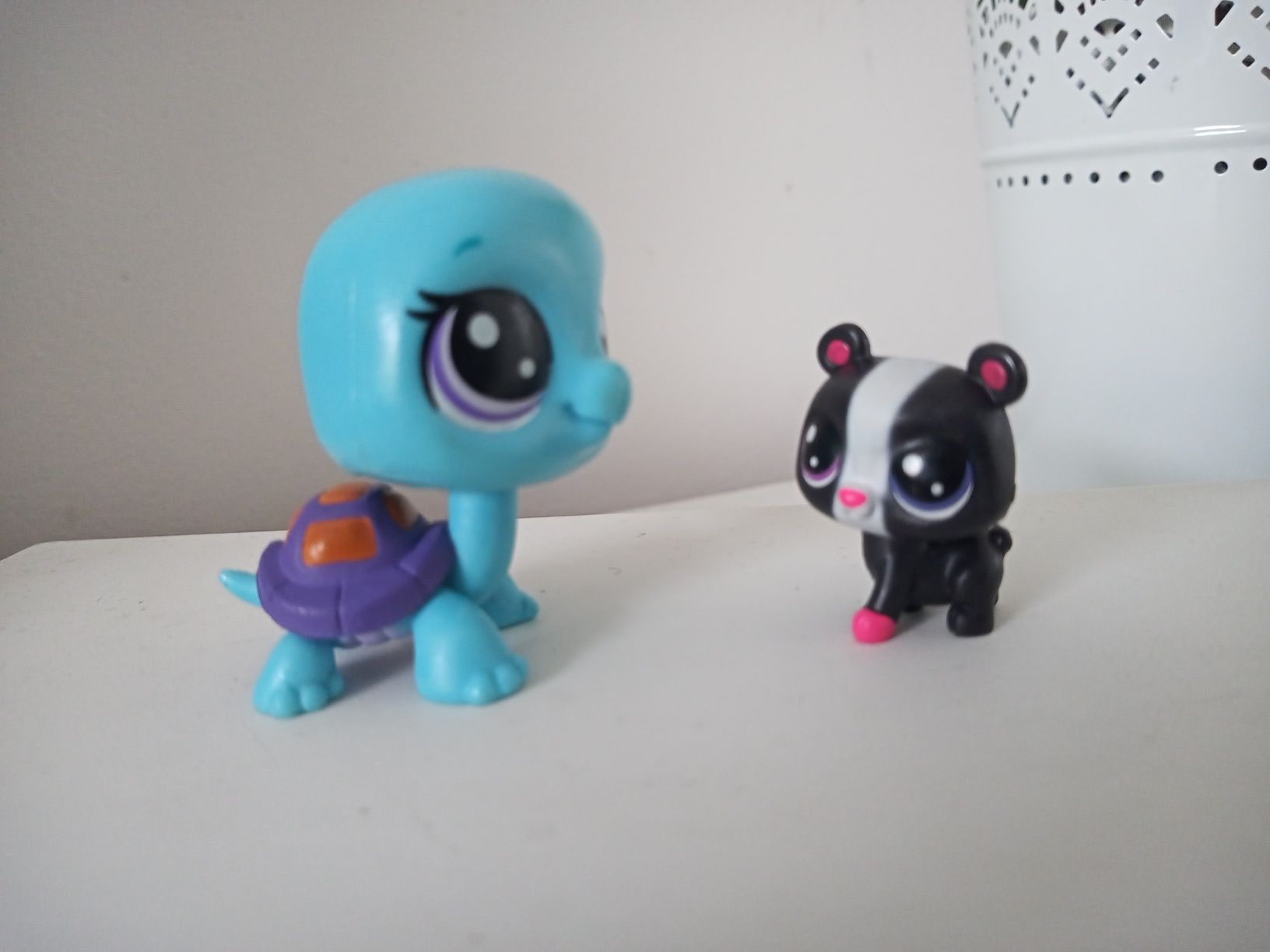 Figurki dwie sztuki żółw skunks LPS littlest pet shop