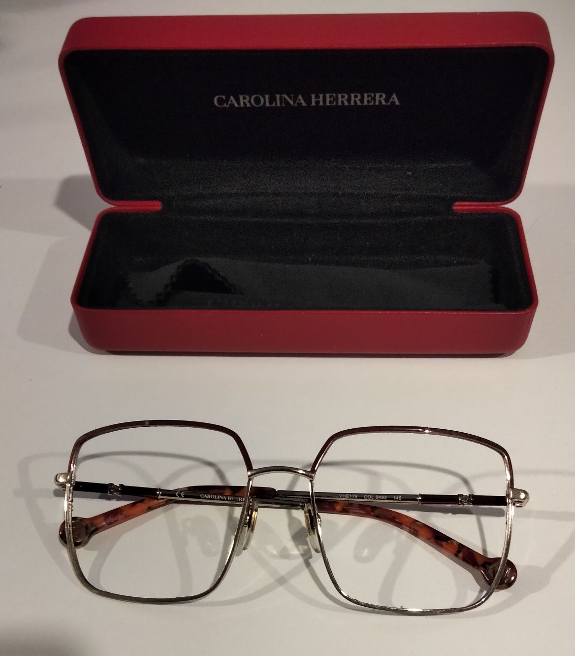 Óculos Carolina Herrera sem lentes