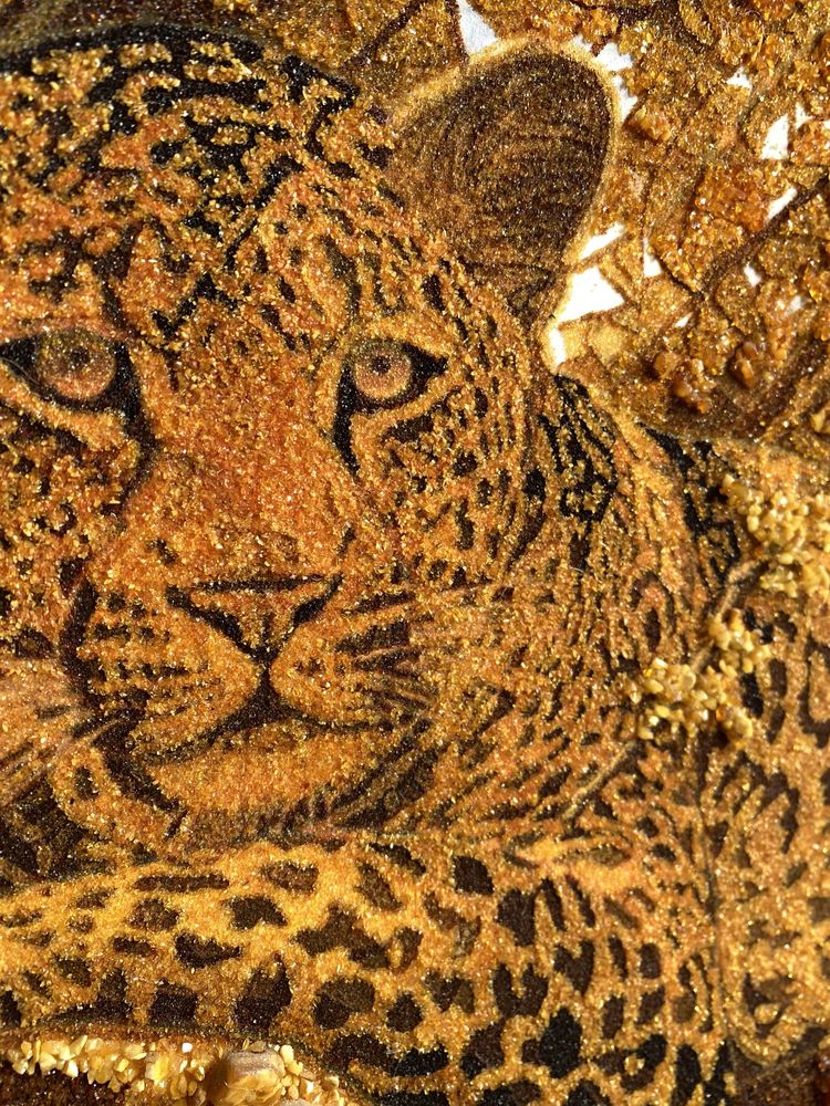 Картина из янтаря Леопард