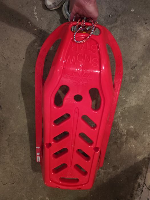 Sanki dziecięce plastikowe z metalowymi wzmocnieniami na płoza