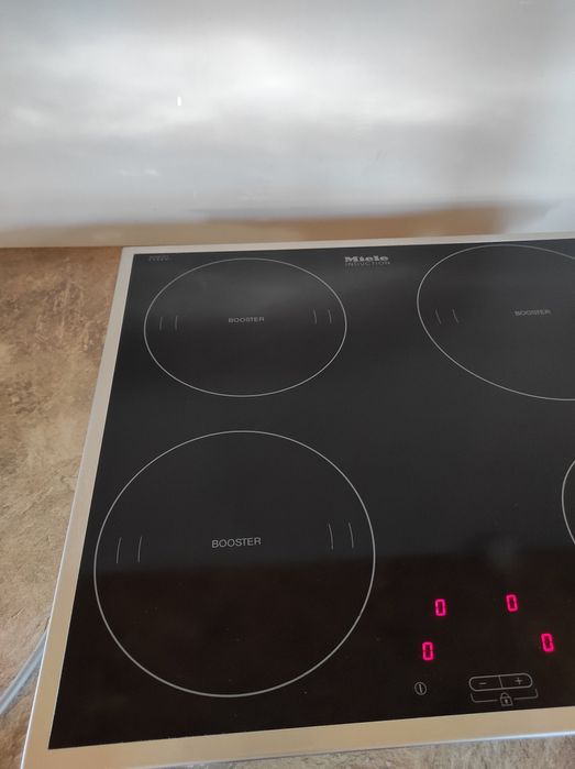 Индукционная варочная поверхность Miele KM 5722