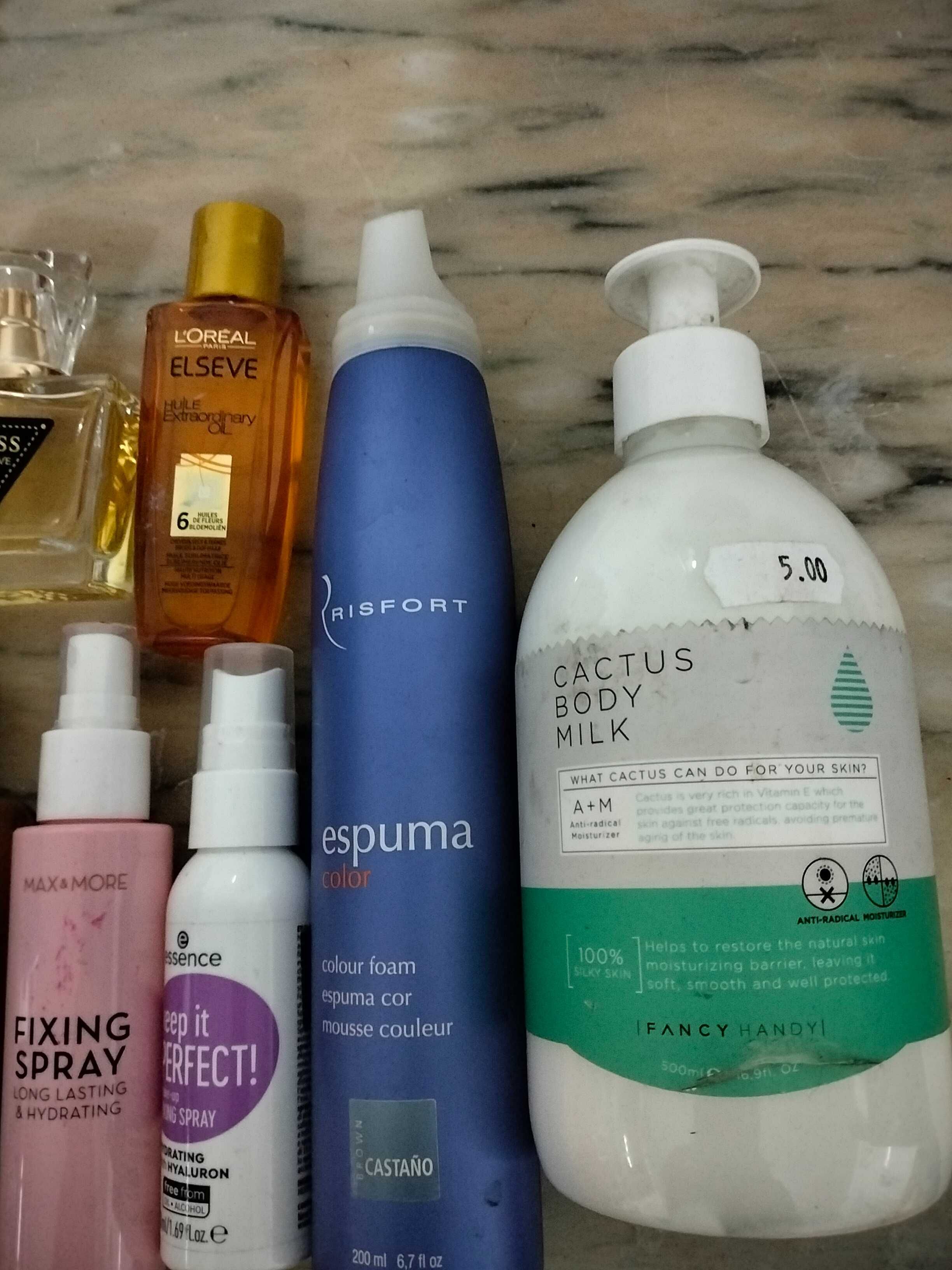Cremes perfumes entre outras coisas