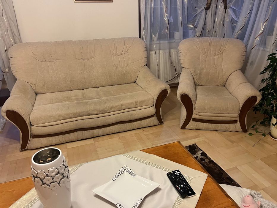 Sofa 3 - osobowa z funkcją spania - bezowa fotel  w gratisie.