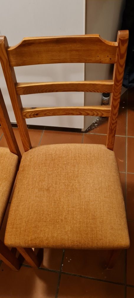 Krzesła drewniane z miodową tapicerką 3 szt.