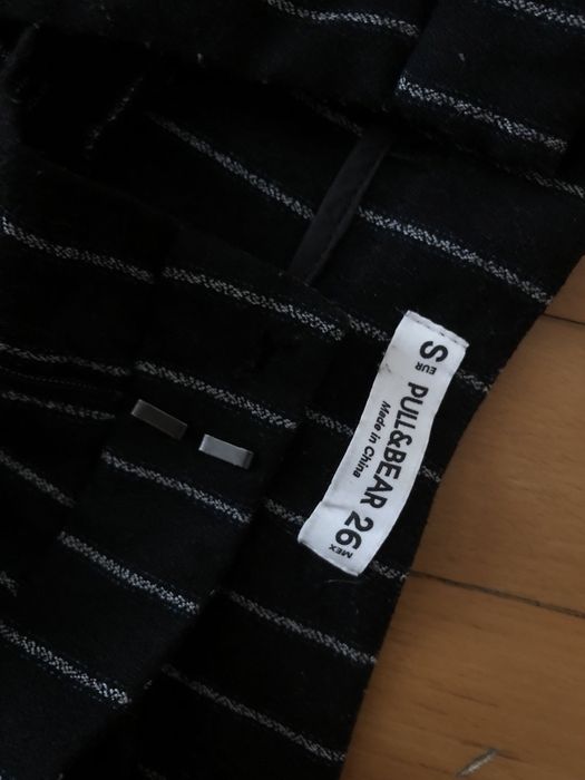 Spodnie w paski eleganckie dla niskich 34 pull & bear garniturowe