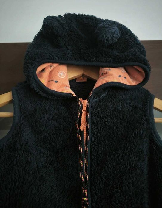 Bezrękawnik z kapturem