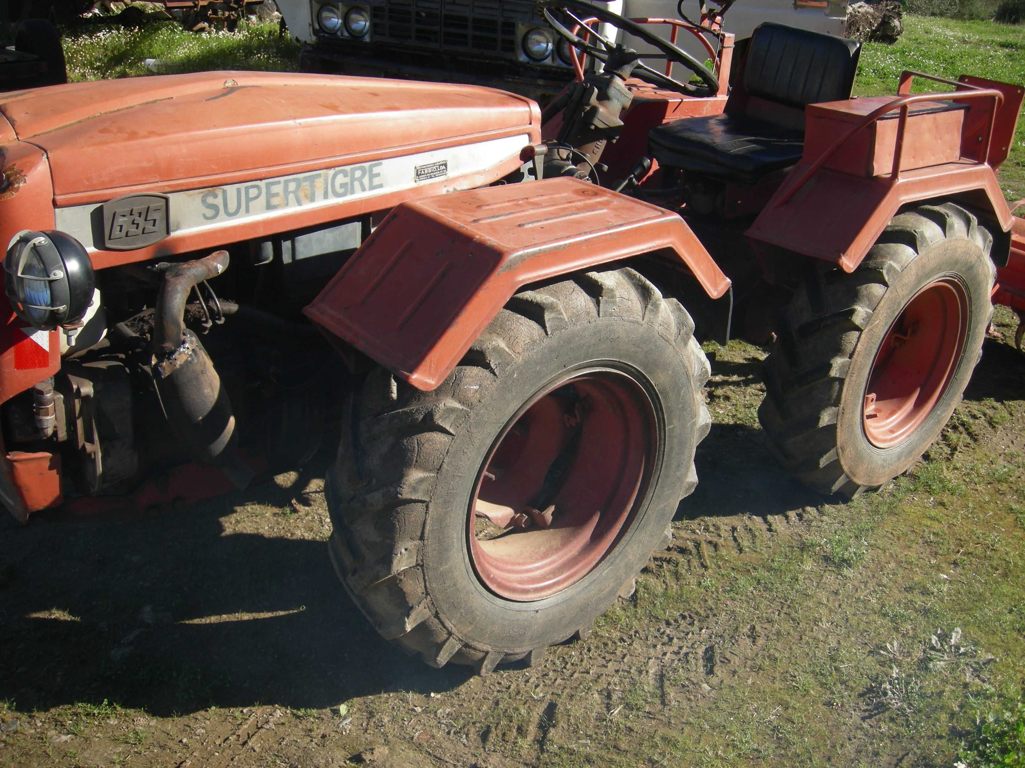 Trator Carraro Supertigre 4x4 direção assistida