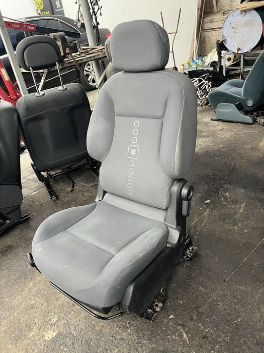 Продам сиденья берлигнго б9 кузов оригинал L