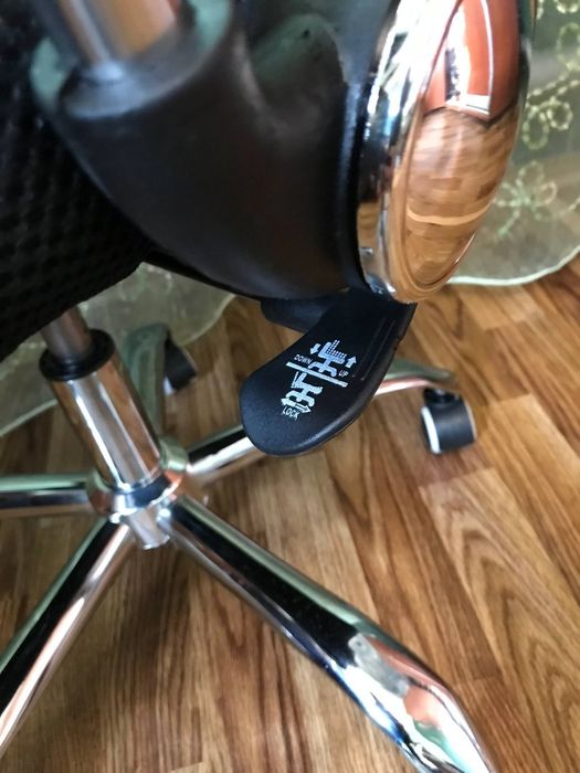 Крісло комп'ютерне з гойданням