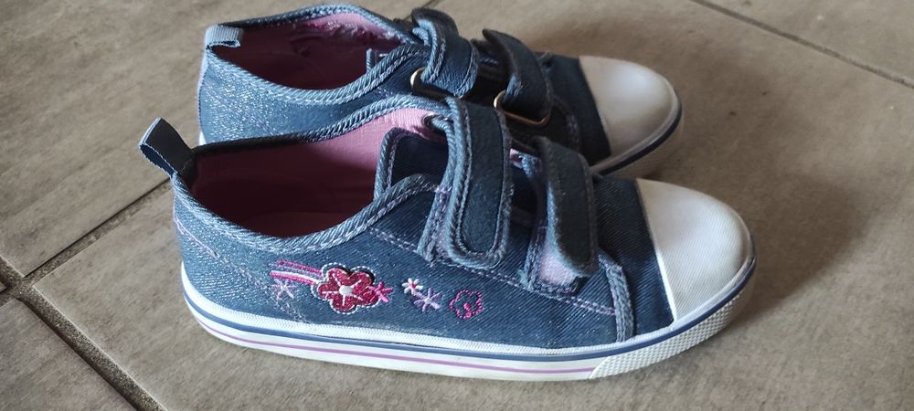 Кеди на фізкультуру