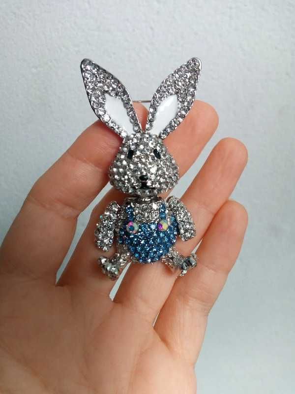 Pendente ou broche / alfinete em forma de coelho articulado 3D