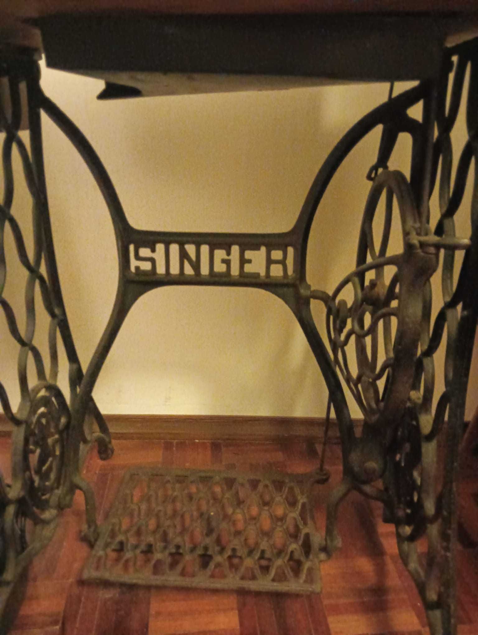 Máquina Costura Antiga - Singer