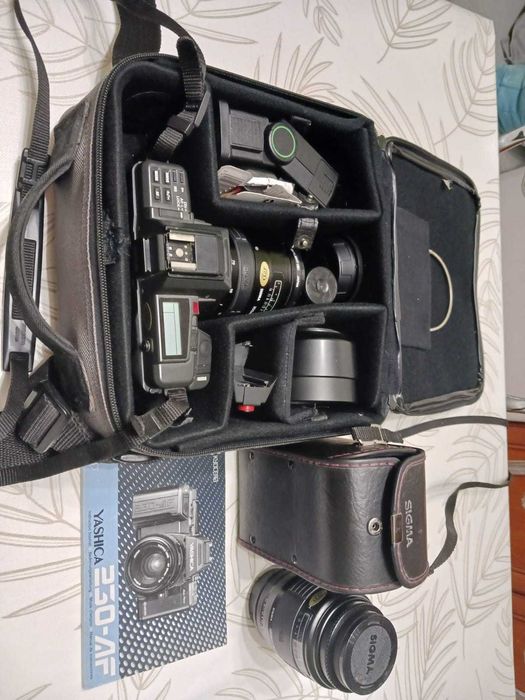 Aparat YASHICA 230-AF z wyposażeniem