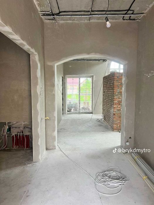 Механічна/машинна штукатурка. Гіпсова/цементна штукатурка стін