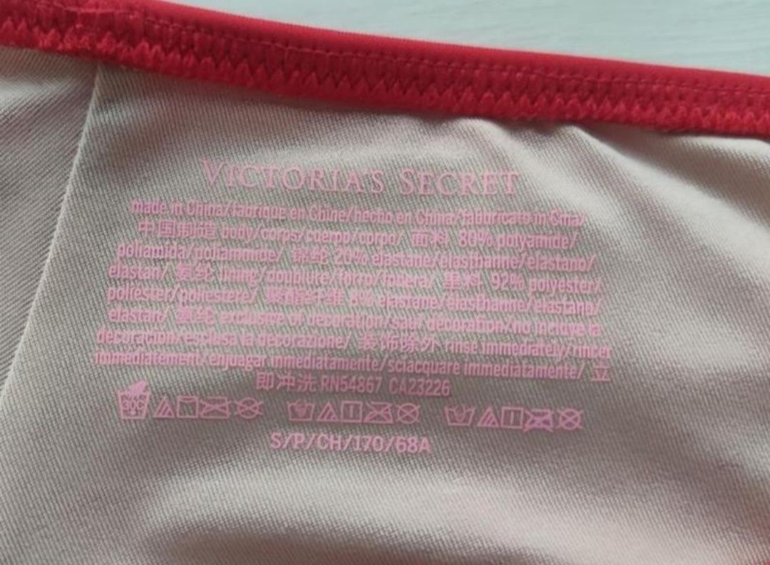 Червоні плавки від купальника бренду victoria’s secret
