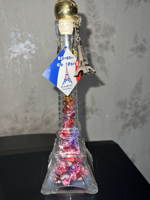 Эйфелева башня. Стеклянная статуэтка Эйфелева башня. Графин.