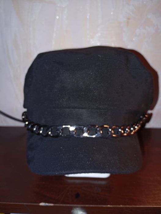 Продам жіночю кепку.