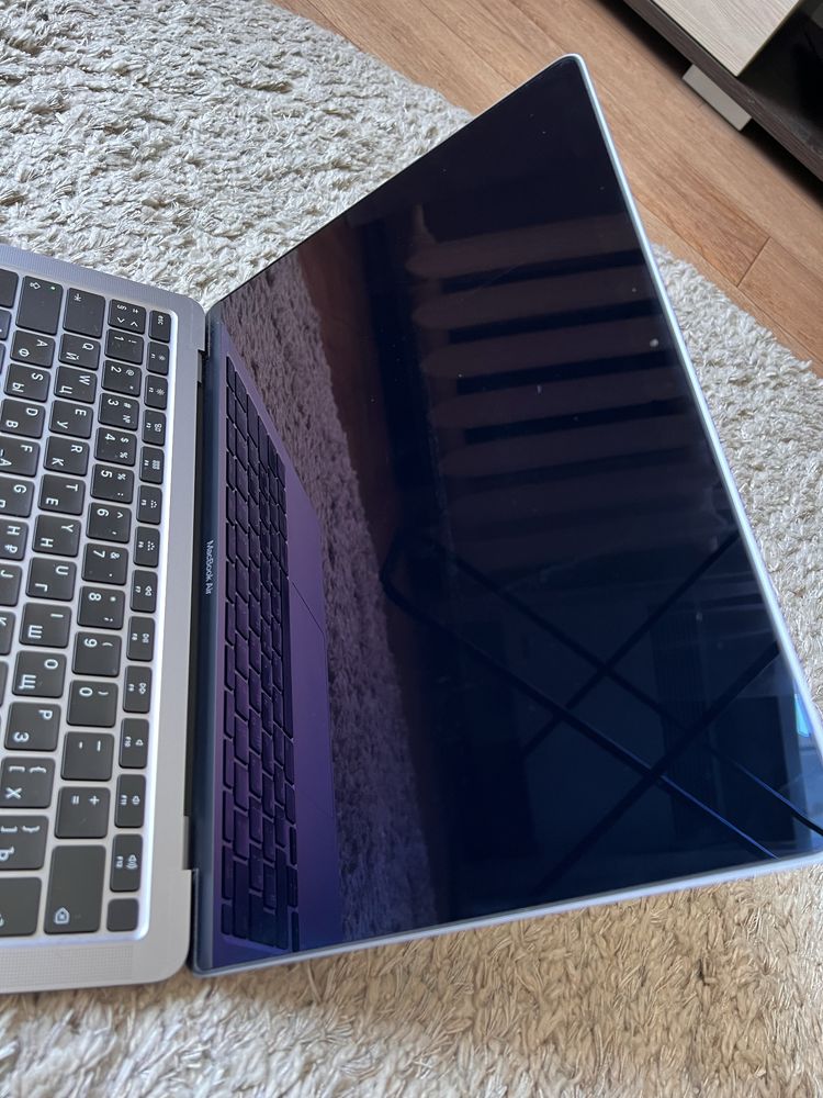 Macbook air 2020 core i3 8g 256g space gray