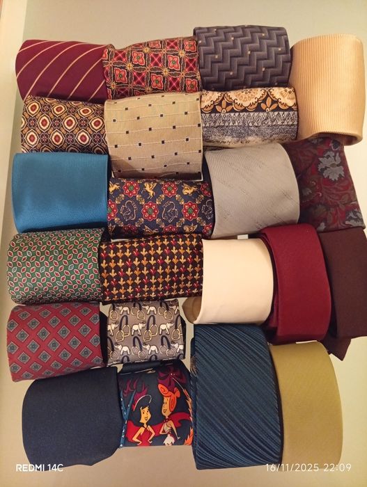 Conjunto de 22 gravatas