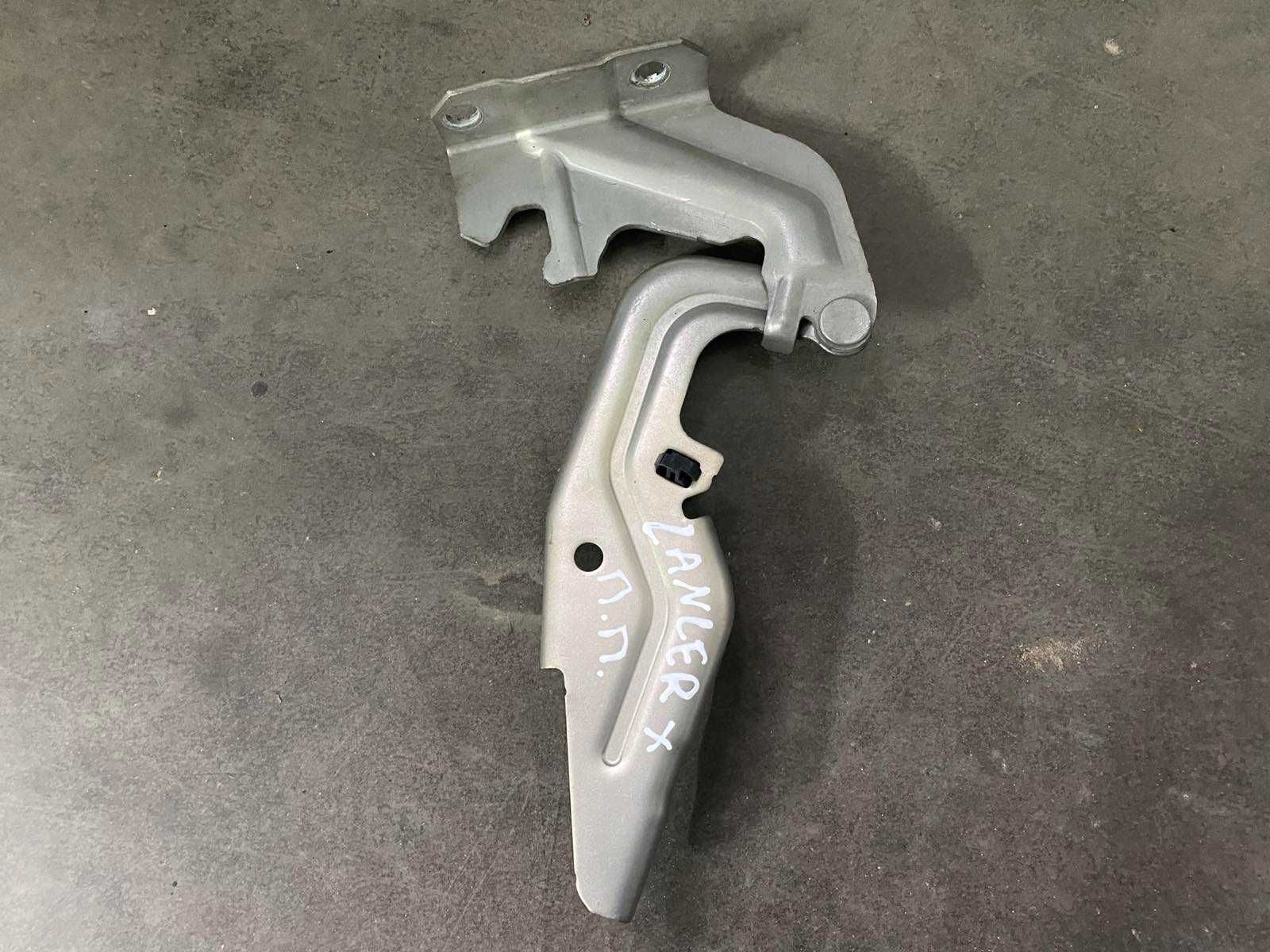 Петля капота Mitsubishi Lancer X 07-15р. 5905A089,5905A090