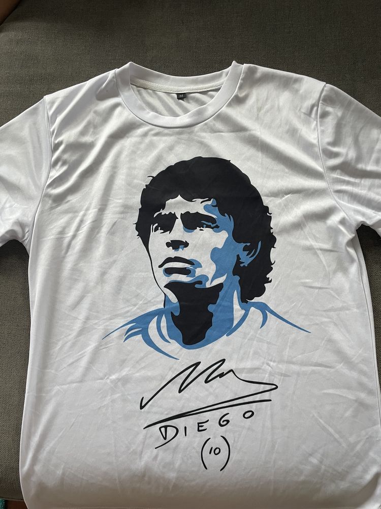 Maradona com assinatura estampada