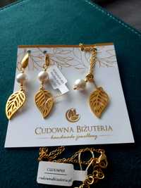 Złoty zestaw kolczyki i naszyjnik z perłami
