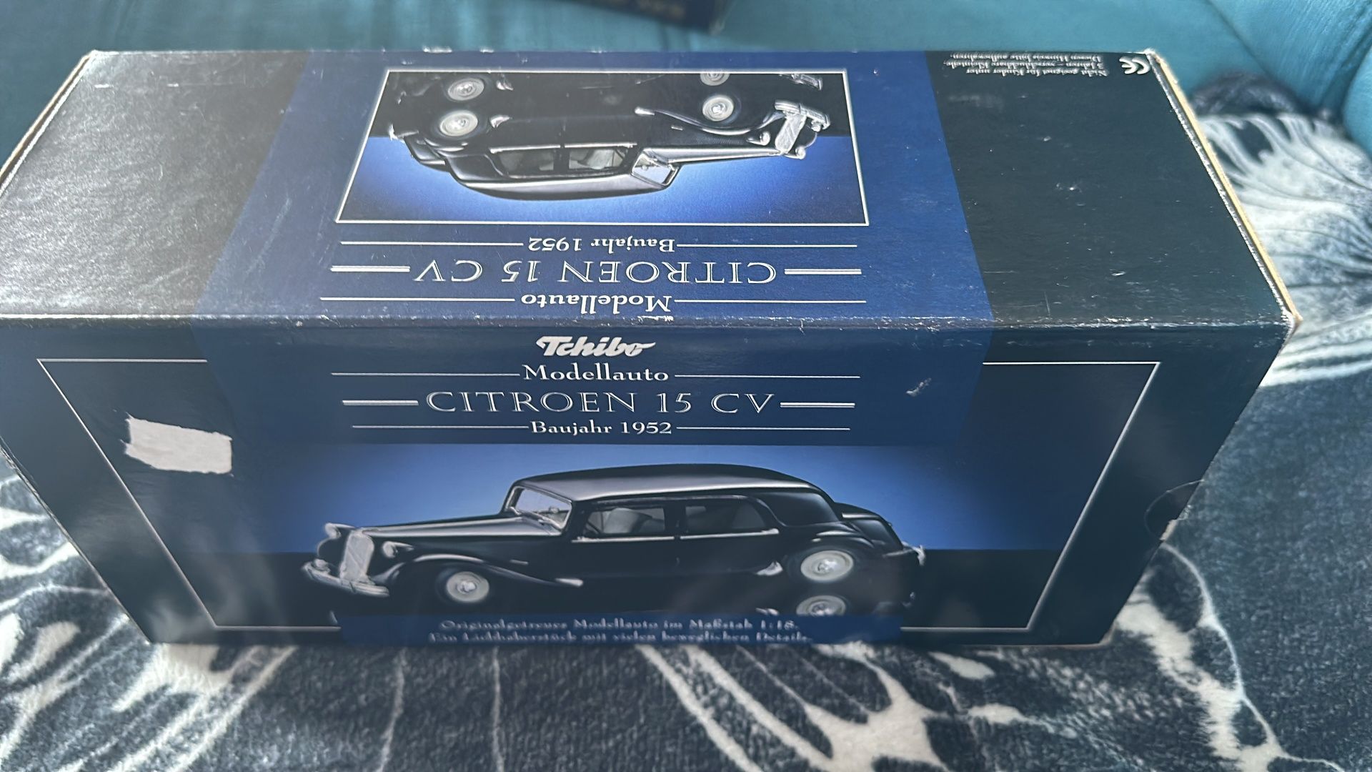 Modele aut w pudełkach  1:18