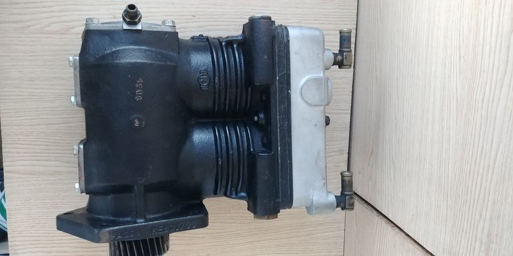 Компрессор двухцилиндровый KNORR-BREMSE LP4974