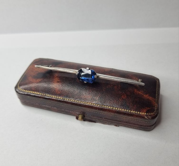 Broszka srebrna z niebieskim kamieniem srebro