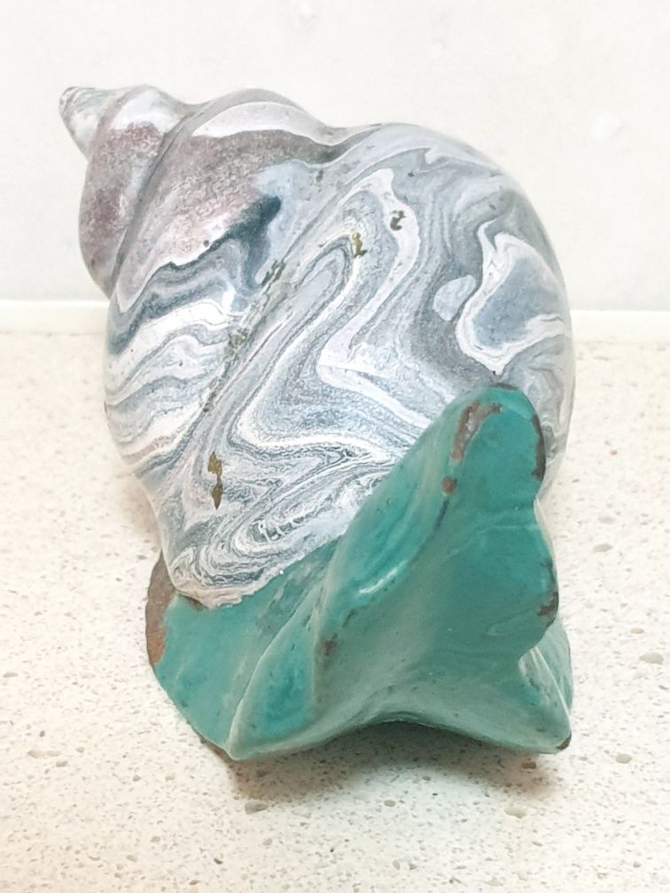 Antigo pisa papel "Caracol" em ferro esmaltado 1500 gramas
