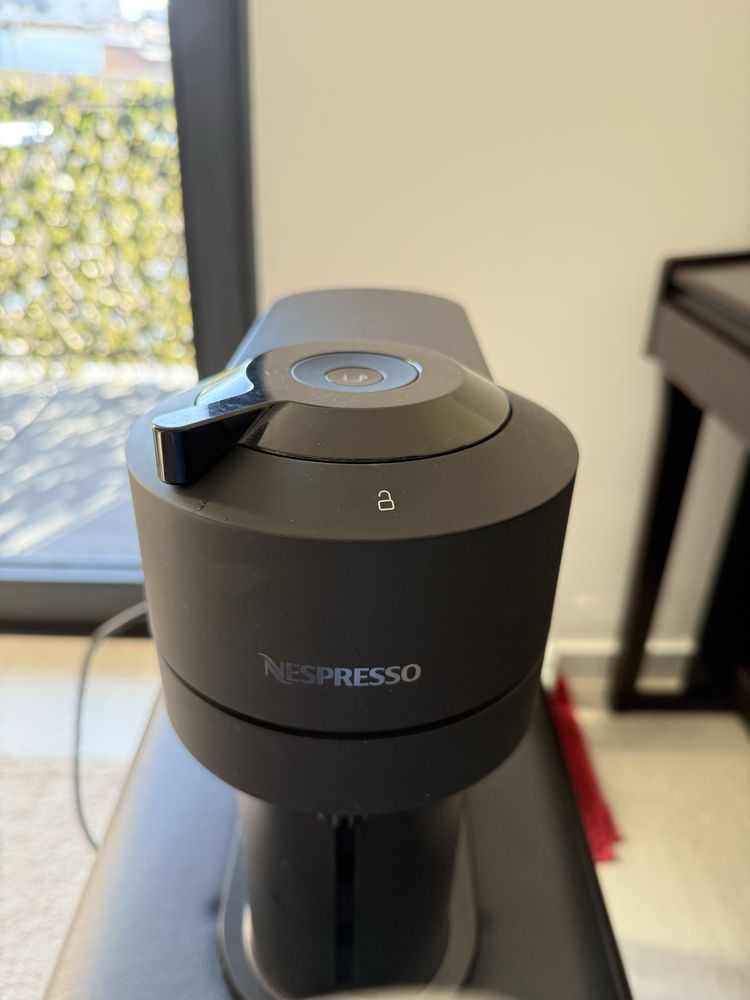 Maquina de café Vertuo Nespresso Preta