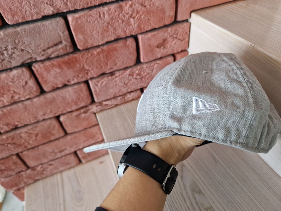 Szara czapka New Era 7 3/8 obwod 58.7 cm