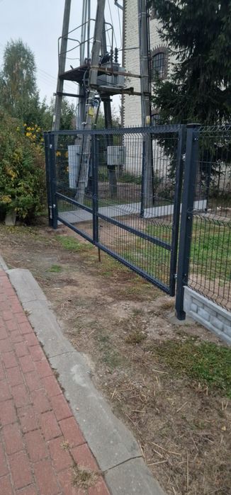 Montaż ogrodzeń panelowych, betonowych, siatkowych/montaż bram, furtek