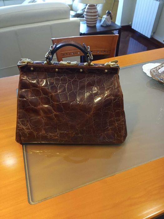 Carteira em 100% Pele Genuína (Apenas Contacto Telefónico/SMS)