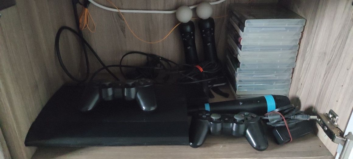 PlayStation 3 com acessórios e jogos