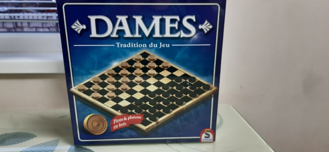 Продам нові шашки "DAMES" /дерев'яні/