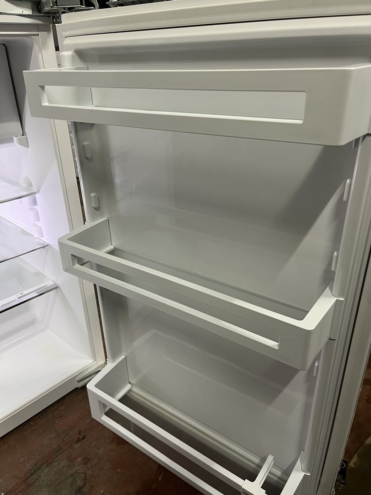 Холодильник під забудову