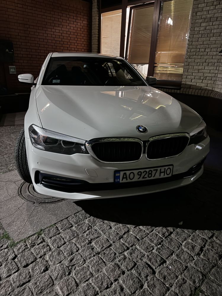 BMW 530e plug-in hybrid 2018 год выпуска