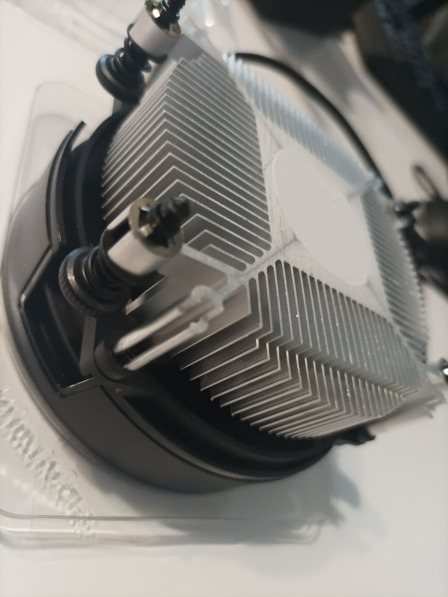 Chłodzenie procesora z radiatorem (AMD)