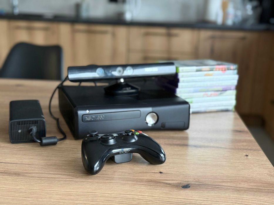 Xbox 360 SLIM + Kinect + pad bezprzewodowy + 9 gier
