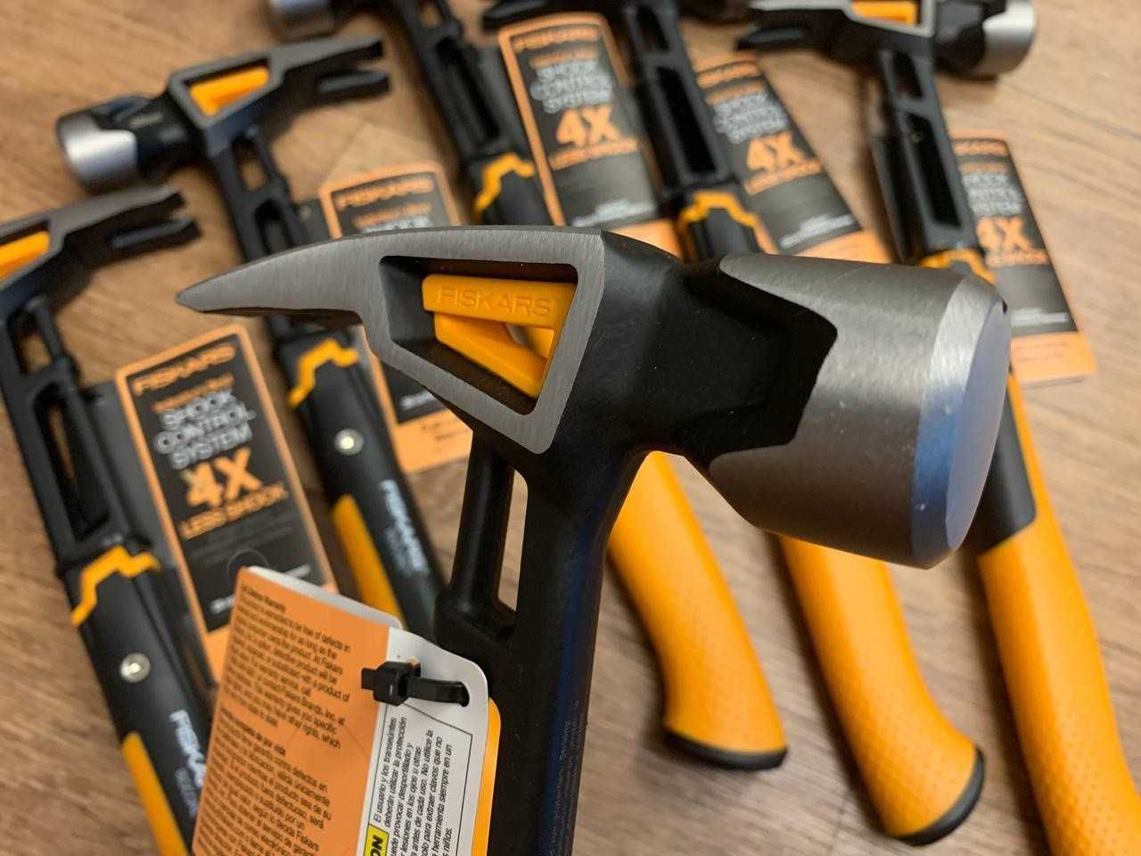 Молоток Fiskars IsoCore 41см/1,1кг 39см/0,9кг пожизненная гарантия!