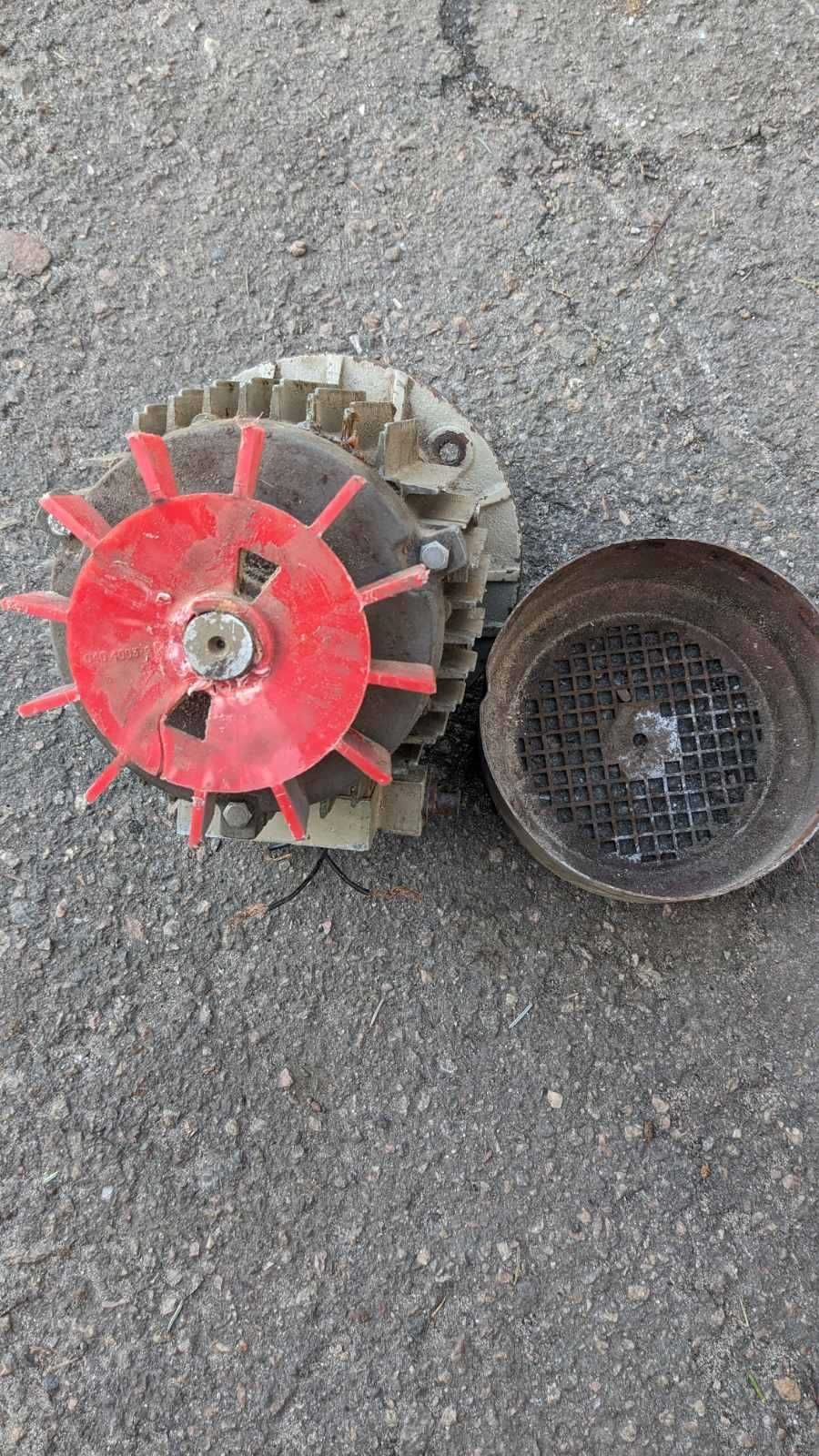 Двигатель 0.75 KW .380/220. 940 оборотов .Made in Czechoslovakia