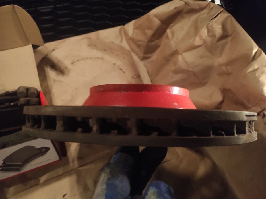 Передні тормозні диски і тормозні колодки АУДІ Q7 2015 року, б/у