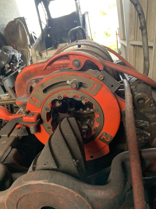 Maquina  de fazer roscas ate  4 ‘’RIDGID mod.852
