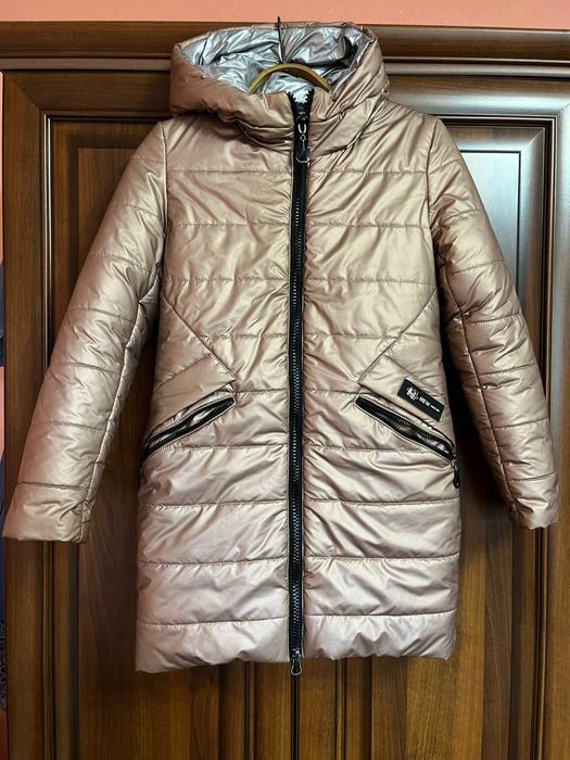 Продам дитячу зимову курточку. В гарному стані. Без дефектів.