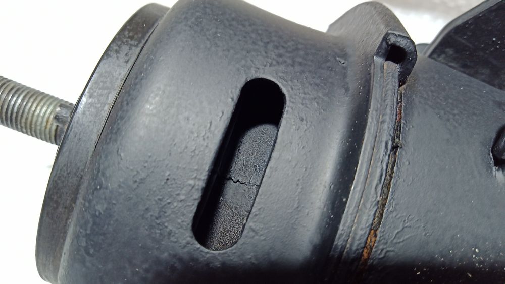 Автозапчасти подушка двигателя