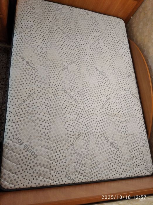 Продам Матрас 2*1.4м