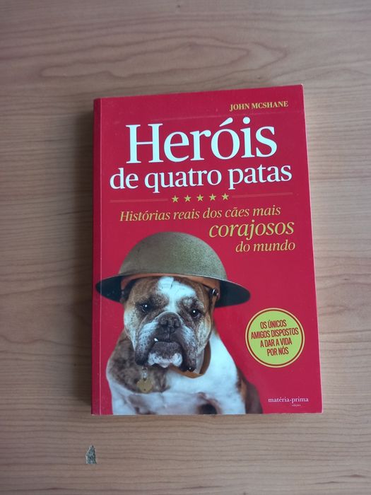 Livro Barato- Heróis de quatro patas de Jonh Mcshane