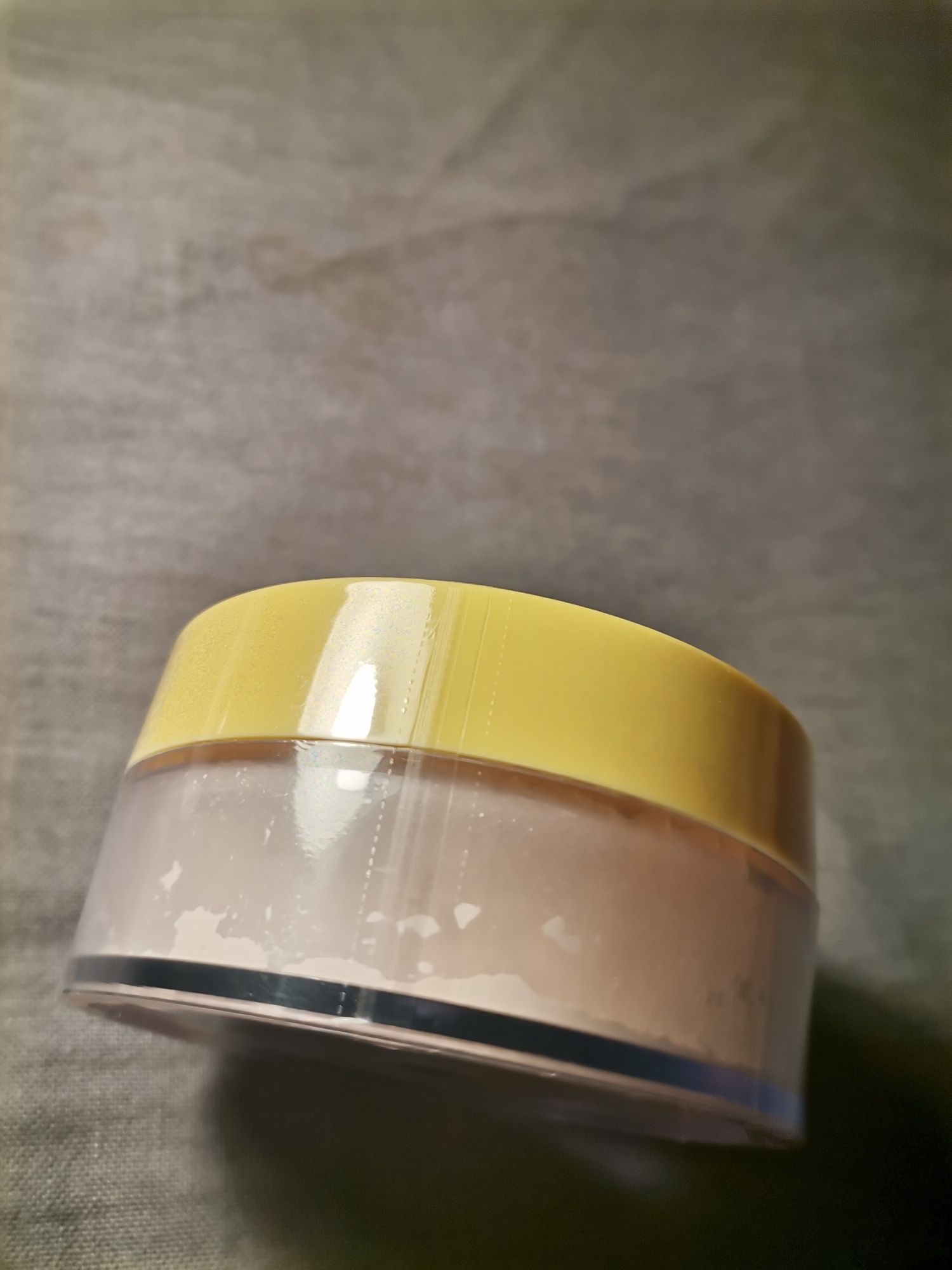 Puder do twarzy z Action