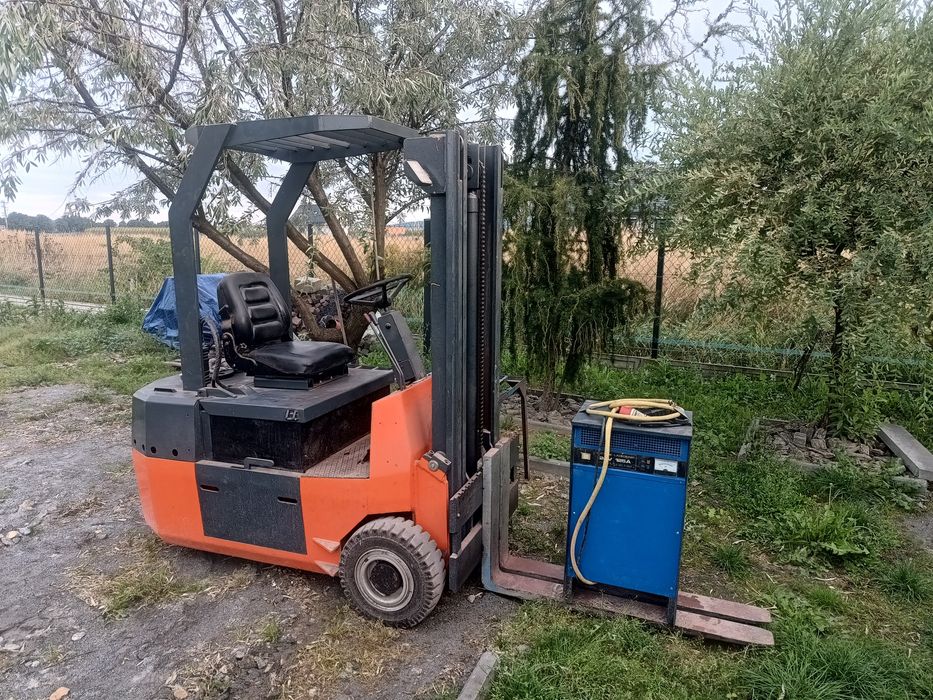 Wózek widłowy elektryczny